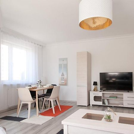 Uroczy Apartament Rzeczna Kolobrzeg Exterior photo